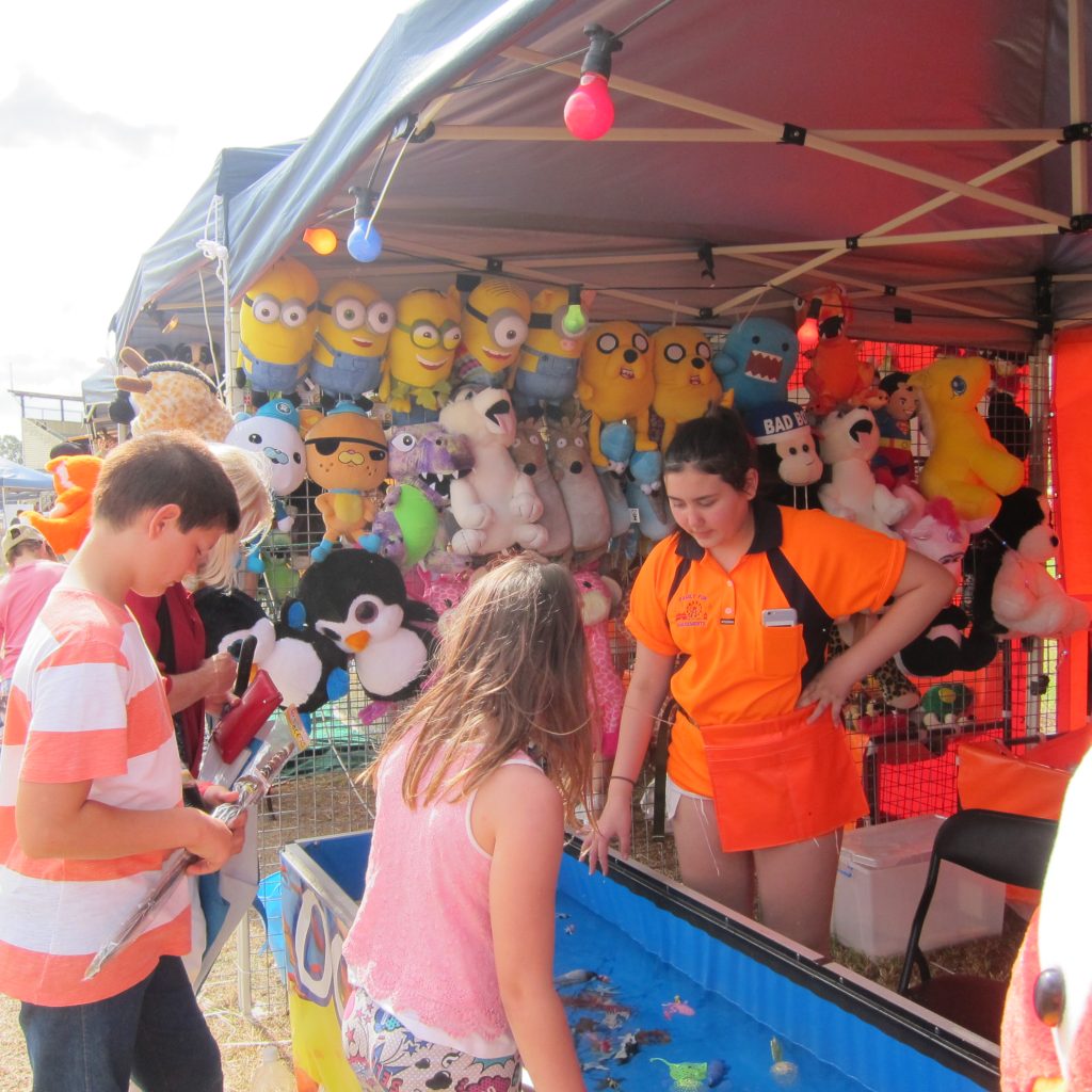 prizes to win at side show alley